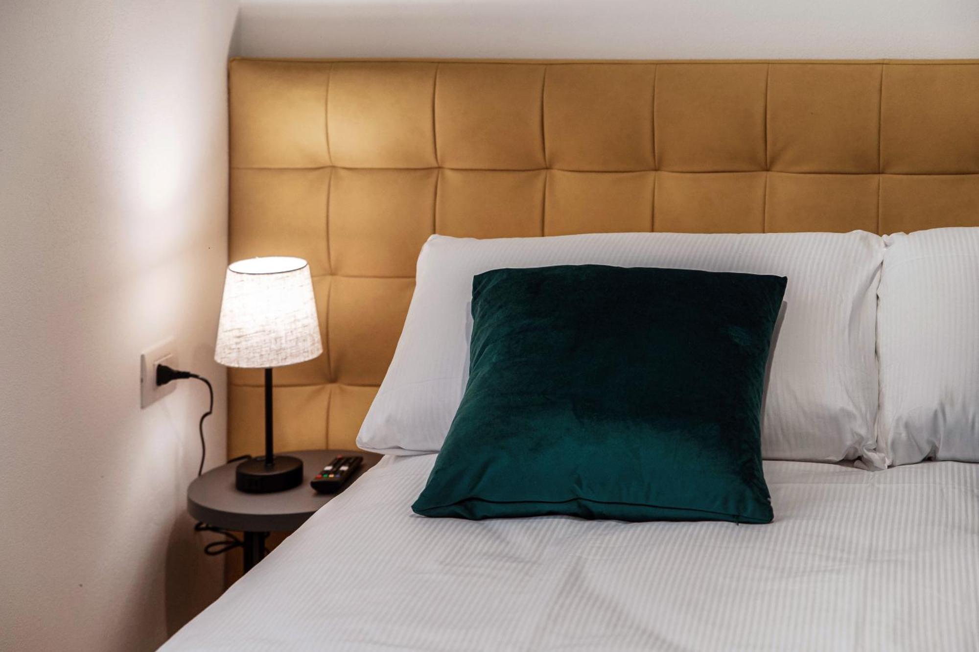 Guesthouse Lake'S Vibes - The House Of Travelers โกโม ภายนอก รูปภาพ
